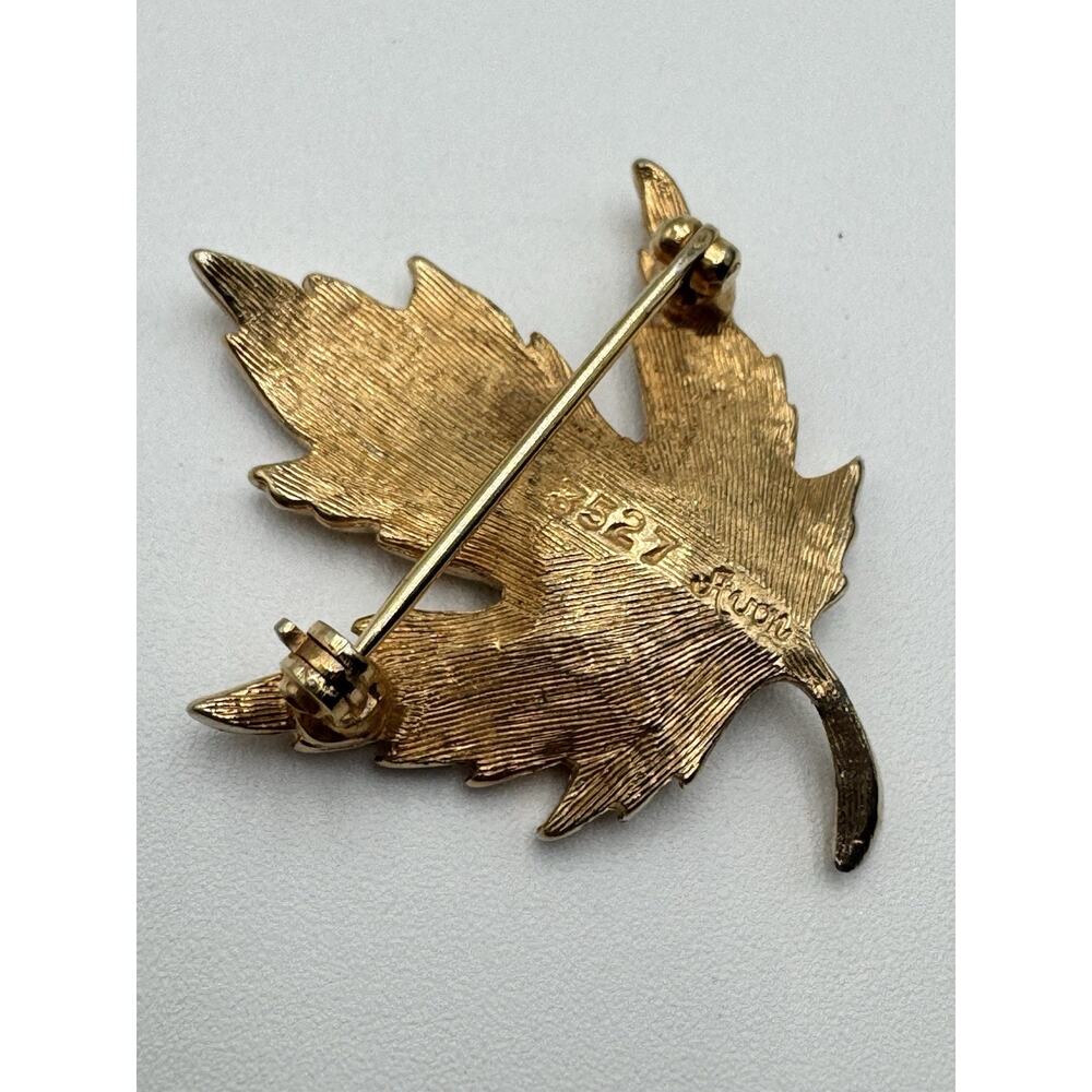 Vintage Avon Gold Tone Maple Leaf Brooch Pin Signed #3527 Avon - Picture 2 of 4